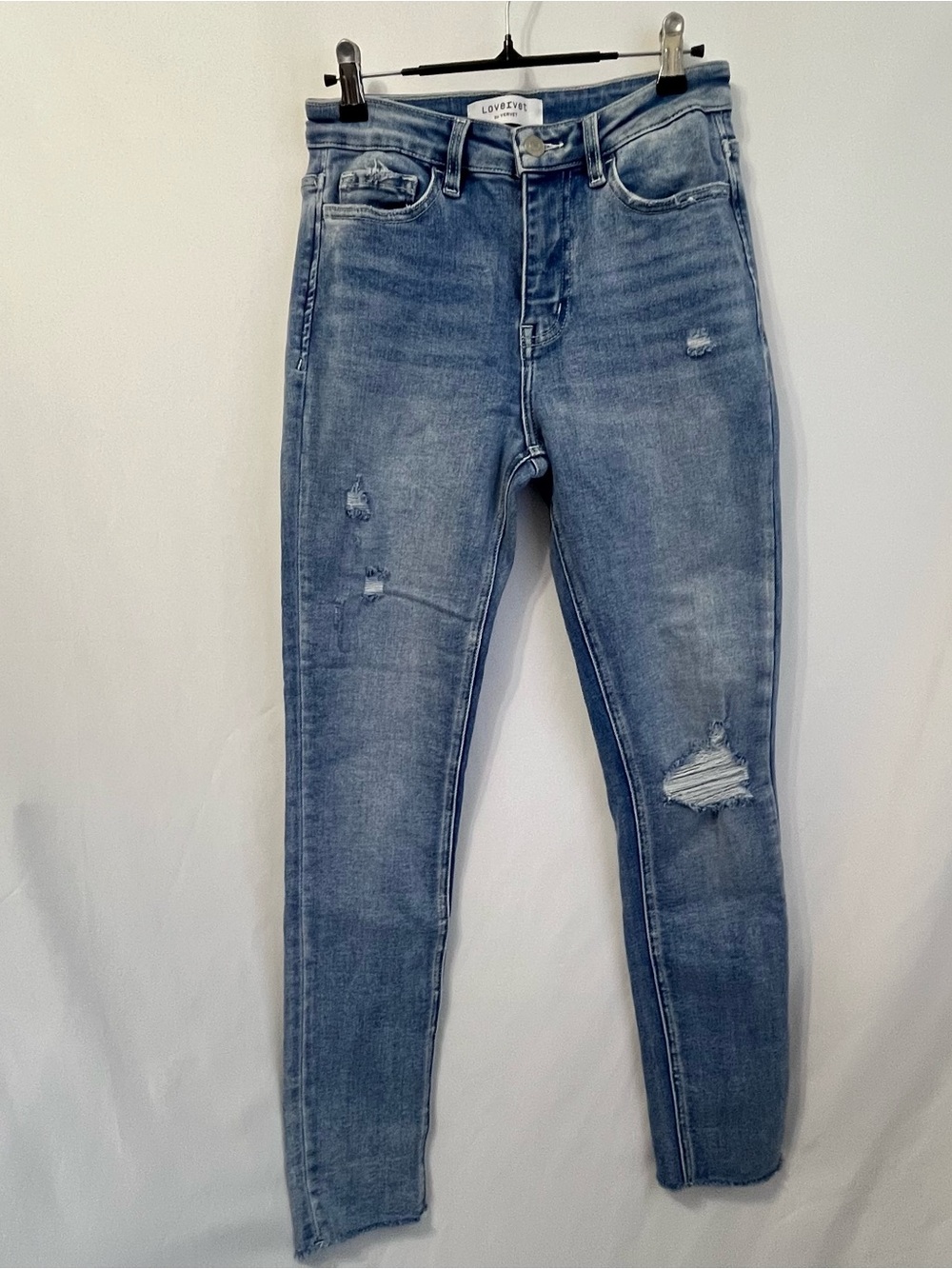 Lovervet by Vervet Woman’s Light Wash Distressed Cropped Skinny Jeans